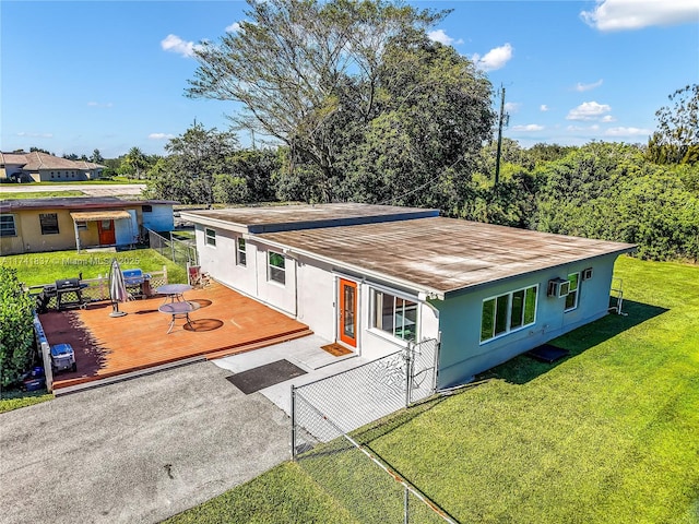 view of front of house featuring a deck and a front lawn