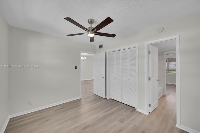 unfurnished bedroom featuring a closet, ceiling fan, a textured ceiling, and light hardwood / wood-style flooring