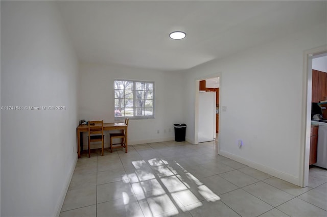 unfurnished room featuring light tile patterned flooring