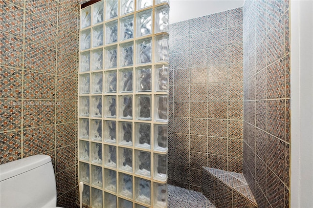 bathroom with toilet and tiled shower