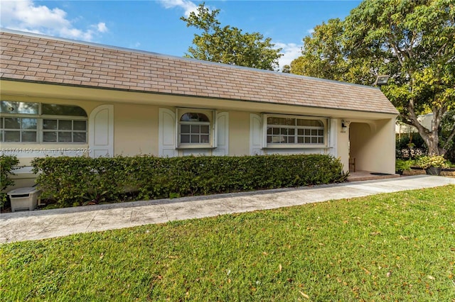 view of front facade with a carport