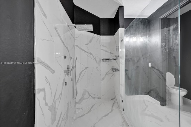 bathroom featuring tiled shower and toilet