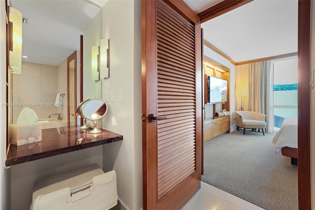 bathroom featuring ornamental molding