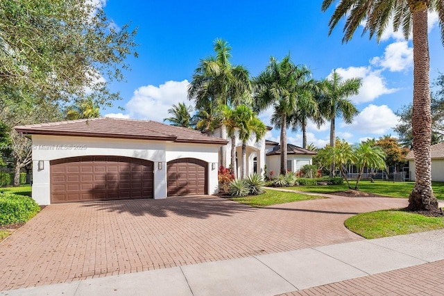 view of front facade featuring a garage and a front yard