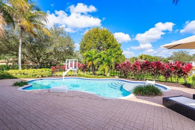 view of swimming pool