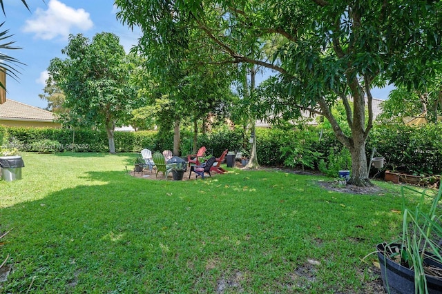 view of yard featuring a fire pit