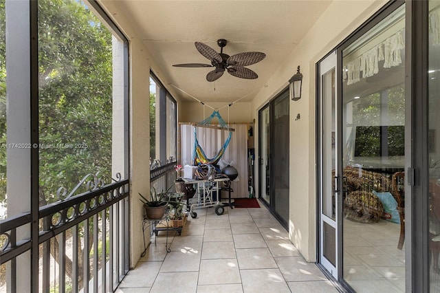 sunroom / solarium featuring ceiling fan