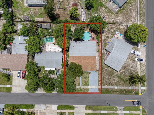 658 SW 1st Ct, Boynton Beach, FL 33426 - aerial view of property's location with a pool and property boundaries highlighted