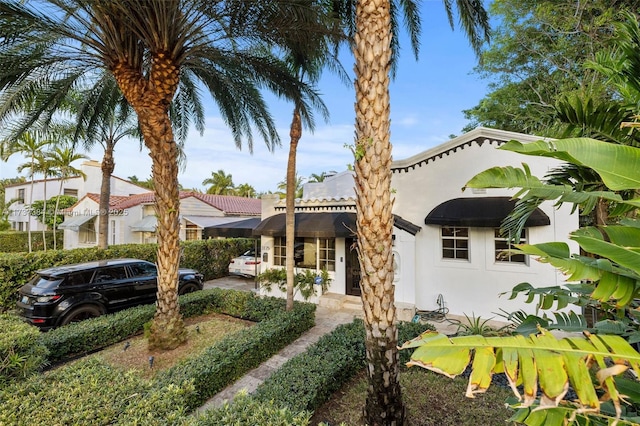 view of mediterranean / spanish-style house