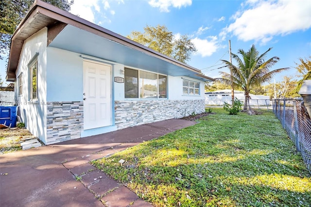 exterior space featuring a front lawn