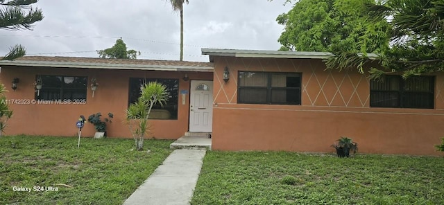 view of front of home with a front lawn