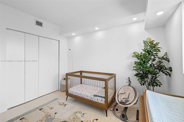 bedroom featuring a crib and a closet