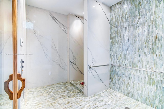 bathroom featuring tiled shower