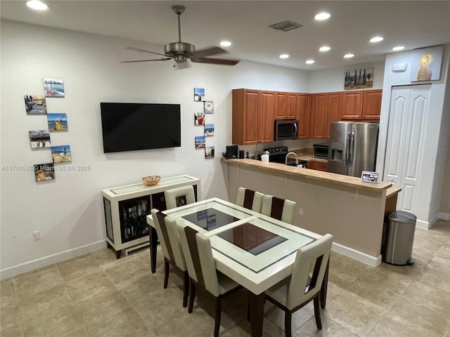 dining area with ceiling fan