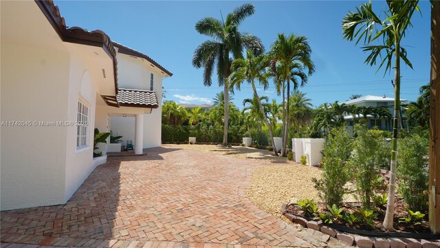 691 Ridgewood Rd, Key Biscayne, FL 33149 - view of patio with fence