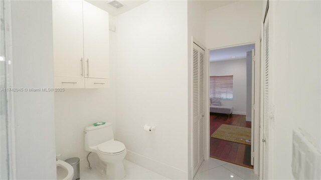 691 Ridgewood Rd, Key Biscayne, FL 33149 - bathroom with a bidet, ensuite bathroom, toilet, and visible vents