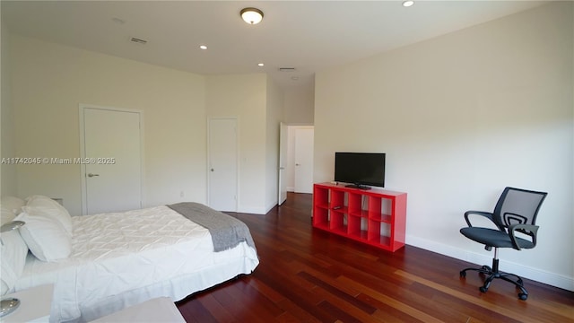 691 Ridgewood Rd, Key Biscayne, FL 33149 - bedroom with baseboards, recessed lighting, wood finished floors, and visible vents