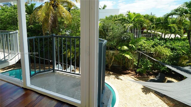 691 Ridgewood Rd, Key Biscayne, FL 33149 - view of doorway