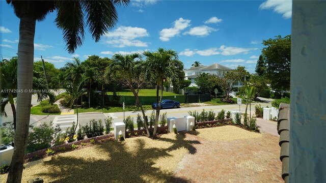 691 Ridgewood Rd, Key Biscayne, FL 33149 - view of yard