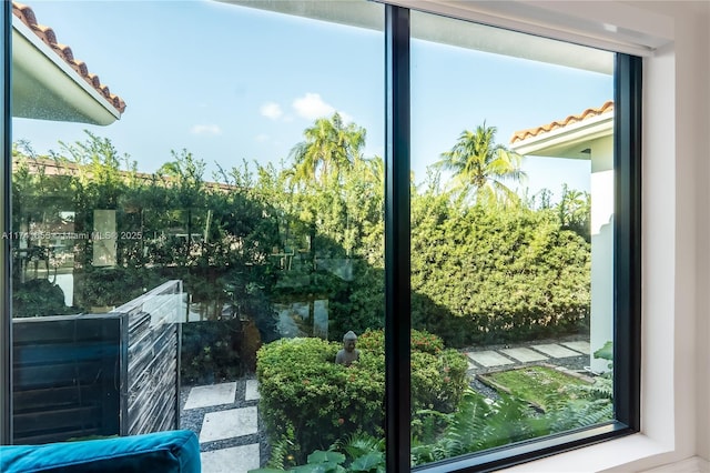 12905 Cherry Rd, North Miami, FL 33181 - view of entryway