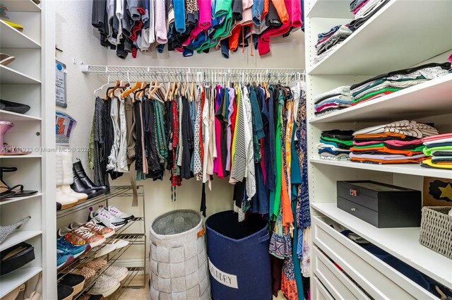 walk in closet with tile patterned flooring