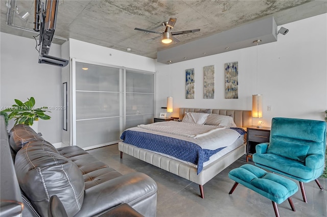 bedroom featuring ceiling fan