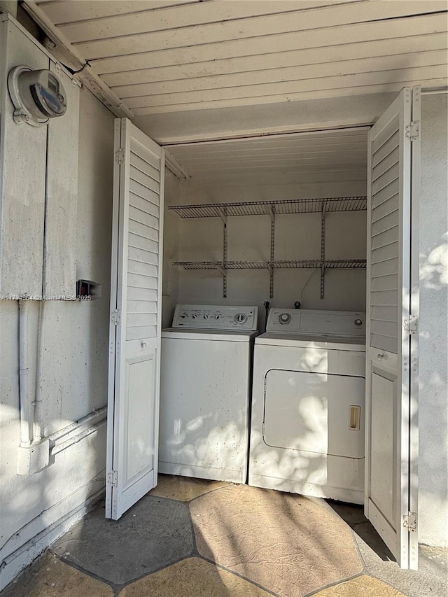 washroom with washer and clothes dryer