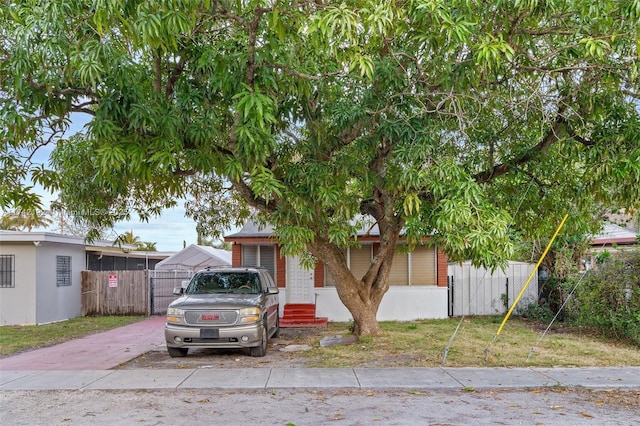 view of front of property