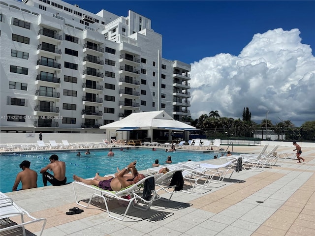 view of swimming pool featuring a patio