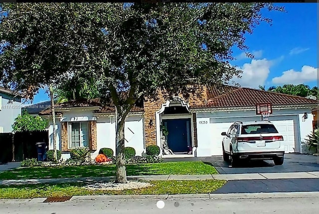 view of front of home featuring a garage and a front lawn