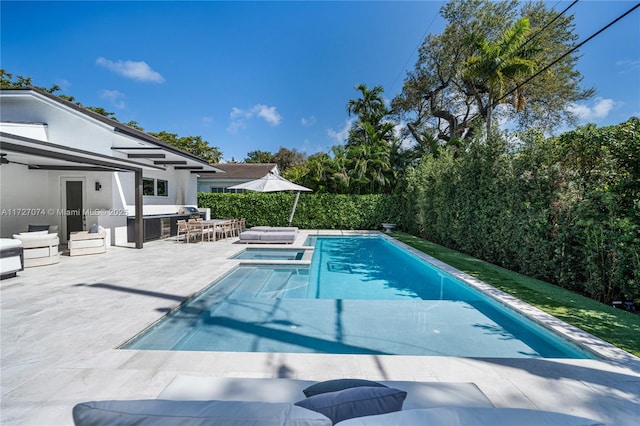 view of pool with an in ground hot tub, a patio area, and a fenced in pool