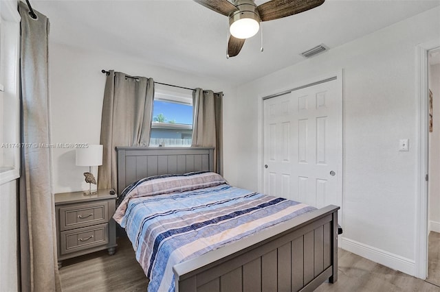 bedroom featuring light hardwood / wood-style floors, a closet, and ceiling fan