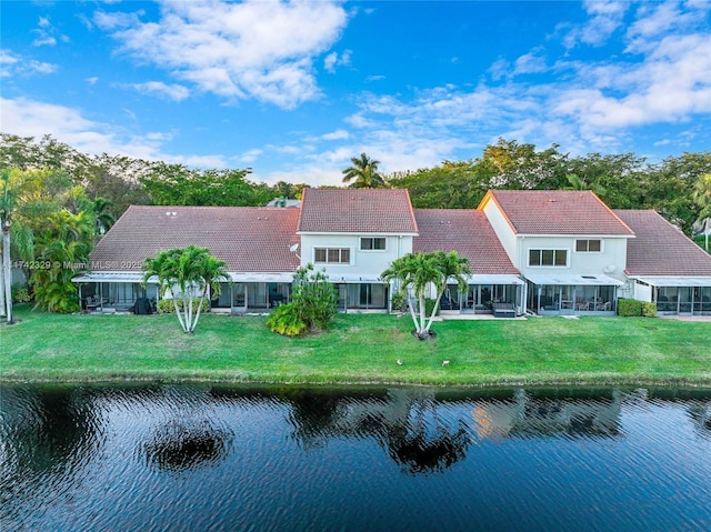 bird's eye view with a water view