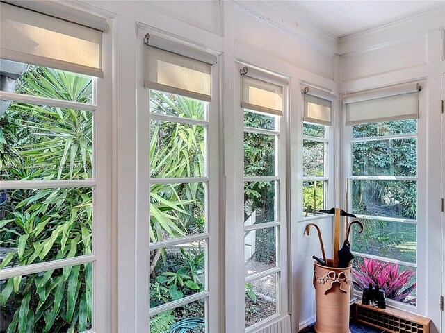 entryway featuring ornamental molding