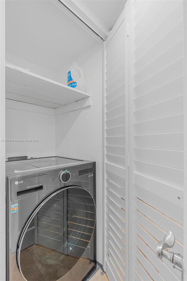 clothes washing area with washer / clothes dryer