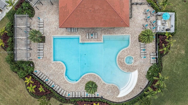 view of swimming pool