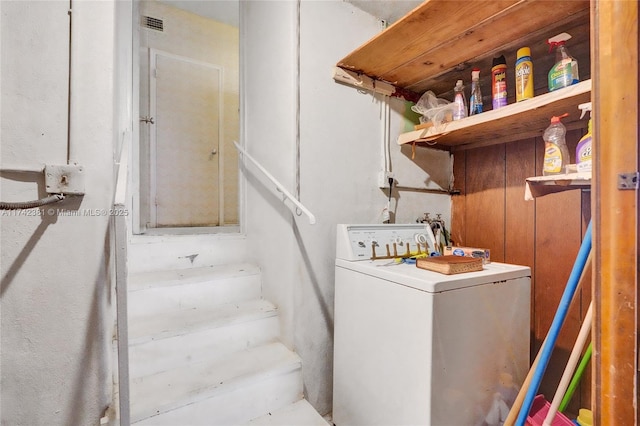 clothes washing area with washer / clothes dryer