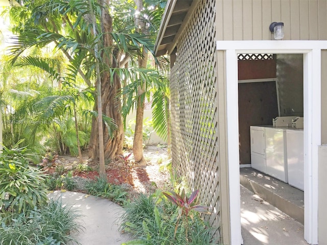 doorway to property with an outdoor kitchen and washer and clothes dryer