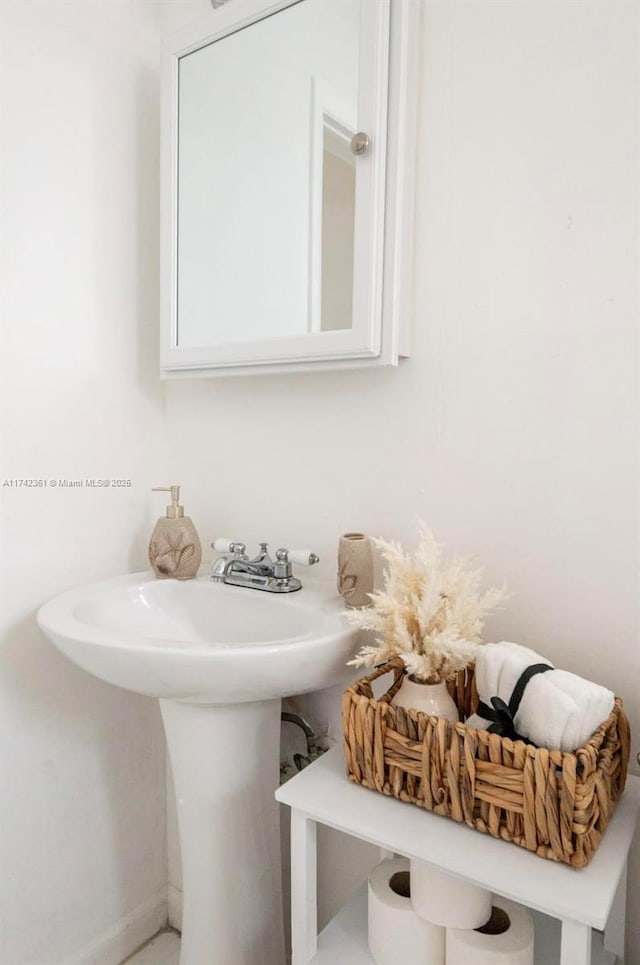2260 Charleston St, Hollywood, FL 33020 - view of bathroom