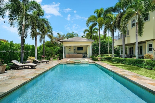 view of swimming pool with an outdoor living space, an in ground hot tub, and a patio area