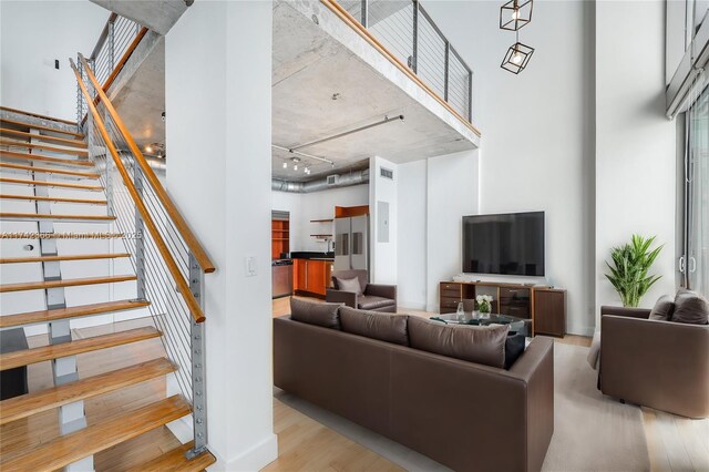 kitchen with sink, light hardwood / wood-style flooring, stainless steel fridge, range, and track lighting