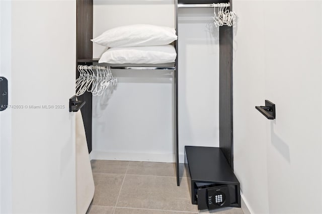 spacious closet featuring light tile patterned floors