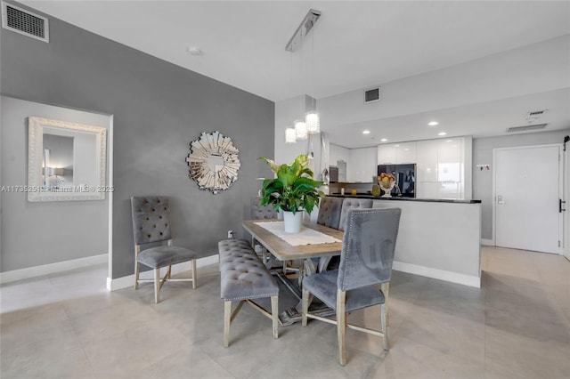 dining area with visible vents, recessed lighting, and baseboards