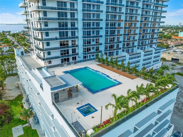 view of pool featuring a water view