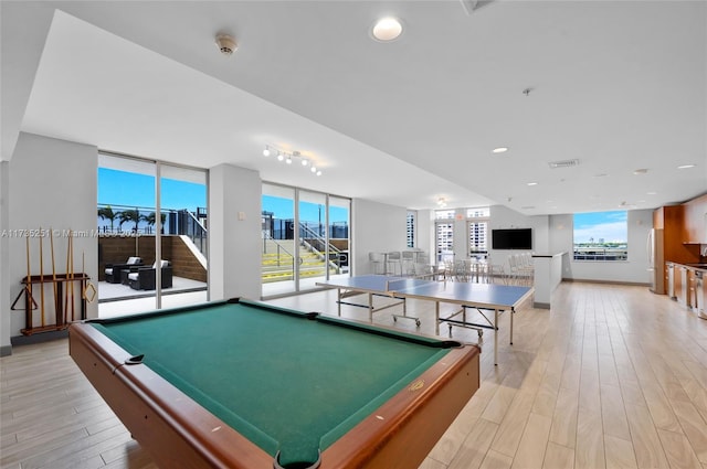 rec room featuring visible vents, baseboards, light wood-type flooring, recessed lighting, and pool table