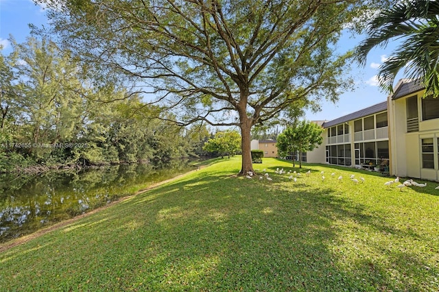 view of yard featuring a water view