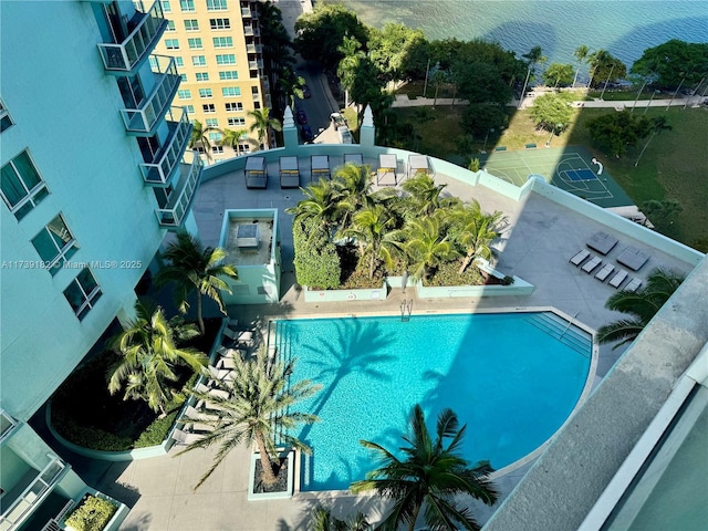 view of swimming pool