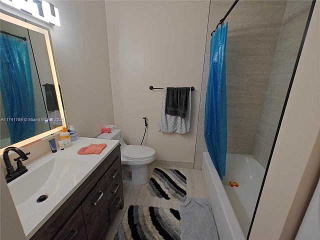 full bathroom featuring shower / bathtub combination with curtain, vanity, and toilet