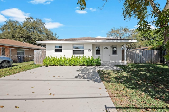 bungalow-style home featuring a front lawn