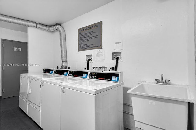 laundry room with sink and independent washer and dryer